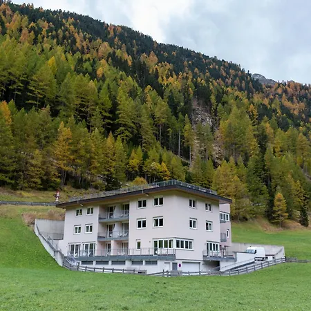 International House Mit Terrasse Zw 9